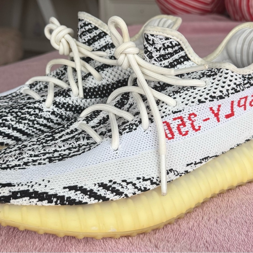 Adidas Yeezy Boost 350 V2 Zebra $70 obo
Men’s 7.5/womens 9